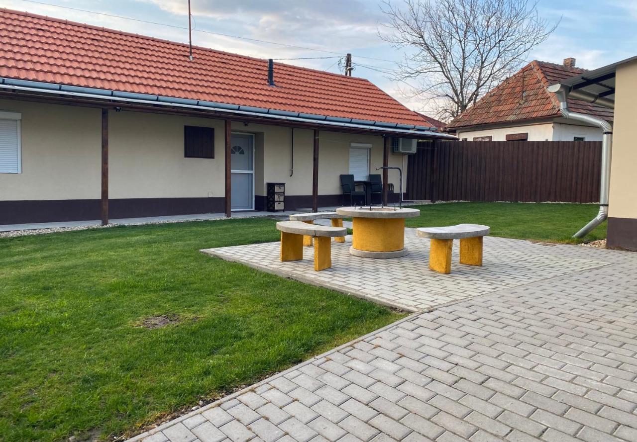 Dio Vendeghaz Villa Mezokovesd Bagian luar foto